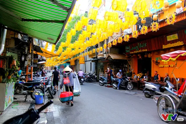 Lung linh con đường tơ giữa phố cổ Hà Nội - Ảnh 2.