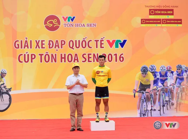 Ảnh: Khoảnh khắc ấn tượng chặng 7 Giải xe đạp quốc tế VTV - Cúp Tôn Hoa Sen 2016 - Ảnh 6.