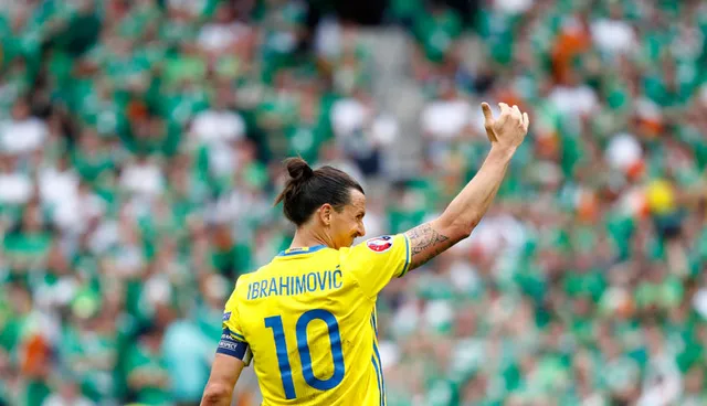 11 lần đoạt Quả bóng vàng, Ibrahimovic được dựng tượng - Ảnh 1.