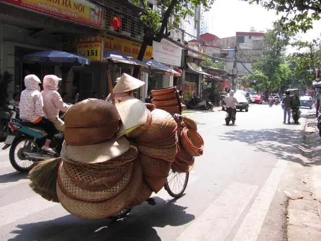 Hà Nội và những gánh hàng rong trên phố - Ảnh 15.