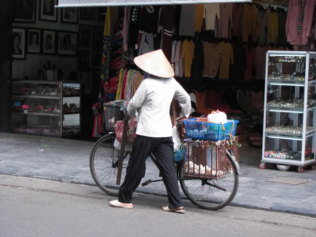 Hà Nội và những gánh hàng rong trên phố - Ảnh 17.