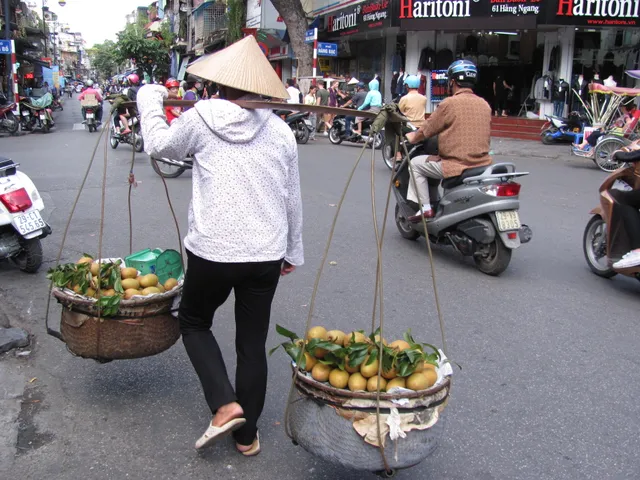 Hà Nội và những gánh hàng rong trên phố - Ảnh 18.