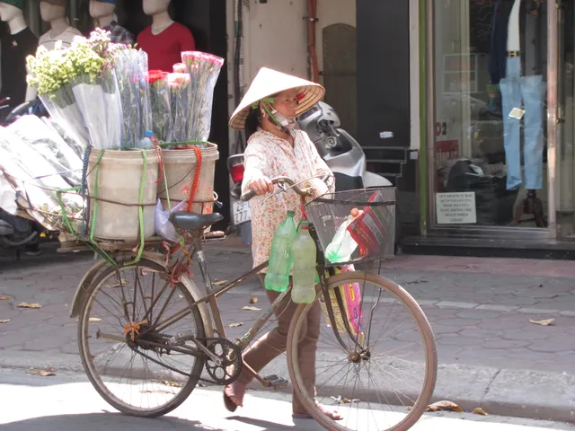 Hà Nội và những gánh hàng rong trên phố - Ảnh 6.