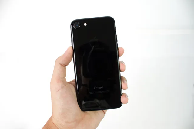 Trên tay iPhone 7 Jet Black, giá hơn 30 triệu VNĐ - Ảnh 4.