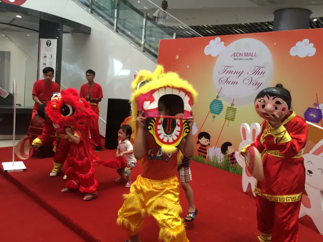 Ngắm “lồng đèn ánh trăng” khổng lồ đẹp lung linh tại AEON MALL - Ảnh 8.