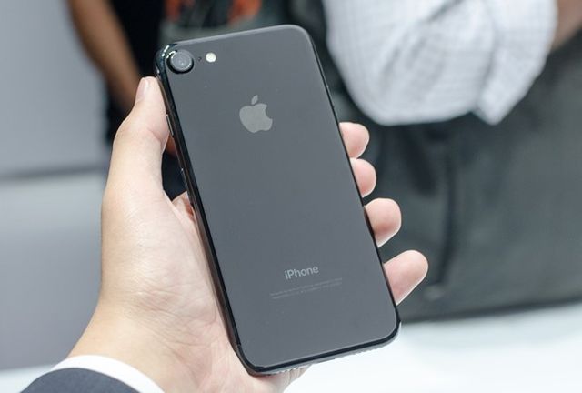 Tại sao iPhone 7 jet black không có để mua? - Ảnh 1.