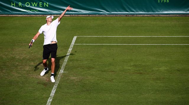 John Isner - tay vợt có nhiều cú giao bóng ăn điểm trực tiếp nhiều nhất năm 2016 - Ảnh 1.