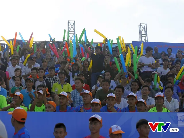 Người dân Đà Nẵng quây kín sàn đấu Muay tại Đại hội thể thao bãi biển châu Á - Ảnh 15.