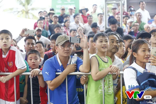 Người dân Đà Nẵng quây kín sàn đấu Muay tại Đại hội thể thao bãi biển châu Á - Ảnh 3.