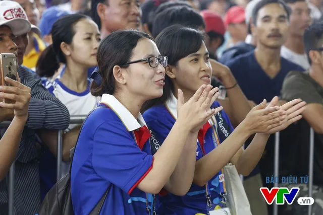 Người dân Đà Nẵng quây kín sàn đấu Muay tại Đại hội thể thao bãi biển châu Á - Ảnh 5.