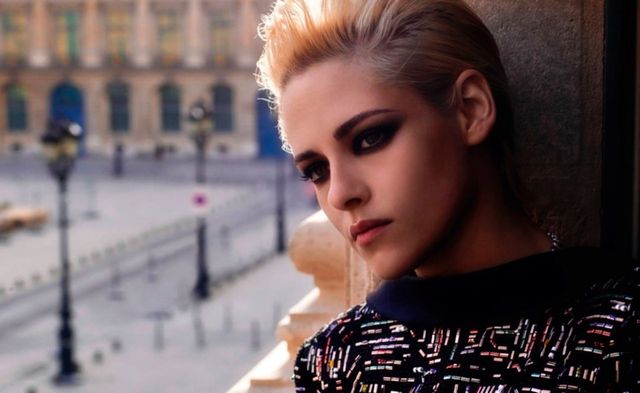 Kristen Stewart khoe lưng trần quyến rũ trên tạp chí Vogue - Ảnh 1.