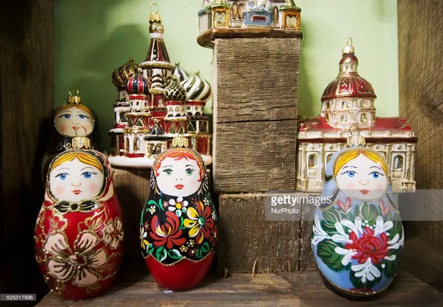 Búp bê gỗ Matryoshka - Biểu tượng của xứ sở bạch dương - Ảnh 1.