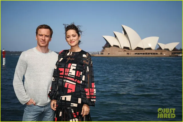 Người tình tin đồn của Brad Pitt khoe bụng bầu tại Sydney - Ảnh 4.