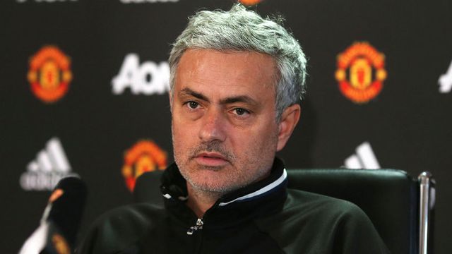 Mourinho mở cửa cho Luke Shaw, Schneiderlin - Ảnh 1.