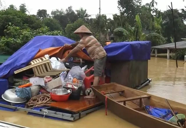 Mưa lũ tại Hà Tĩnh: Nhiều xã bị cô lập và chìm trong nước - Ảnh 3.