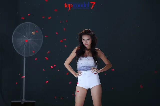 Top 7 Vietnams Next Top Model 2016 phiêu cùng vũ điệu tóc - Ảnh 7.