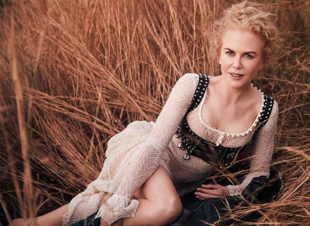 Nicole Kidman chói lóa trên ấn phẩm đầu tiên năm 2017 của Vogue - Ảnh 11.