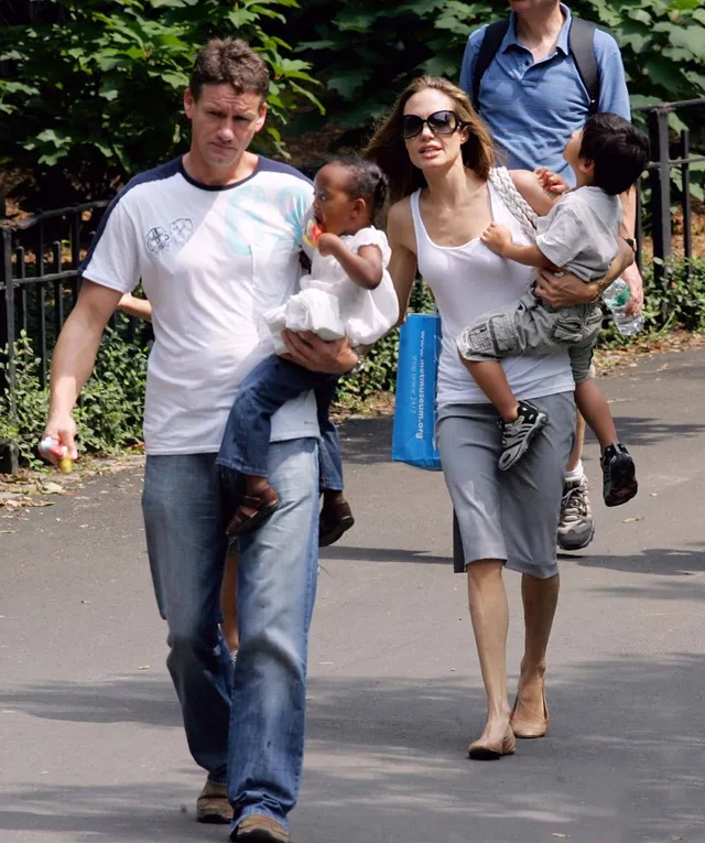 Cựu vệ sĩ nhà Jolie-Pitt: Tôi là cha không chính thức của bọn trẻ - Ảnh 2.