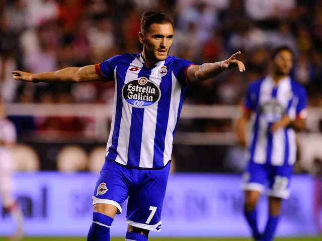 Arsenal CHÍNH THỨC chiêu mộ Lucas Perez - Ảnh 1.