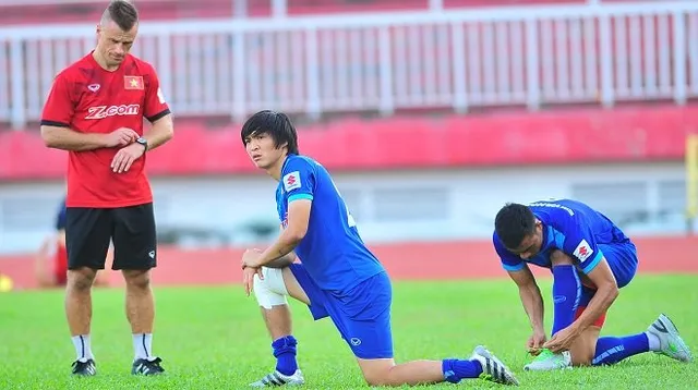  Tuấn Anh làm khán giả 8 vòng đầu tại V.League 2017  - Ảnh 1.