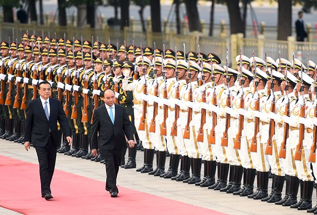 Lễ đón trọng thể Thủ tướng Nguyễn Xuân Phúc tại Đại Lễ đường Nhân dân Trung Quốc - Ảnh 2.