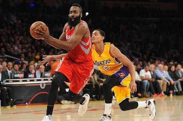 Los Angeles Lakers đánh bại Houston Rockets trong ngày ra quân - Ảnh 1.