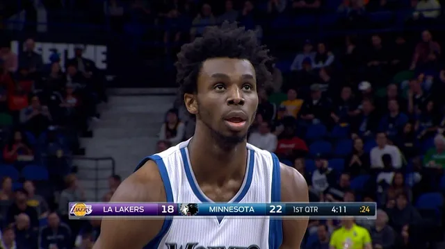 Andrew Wiggins dẫn dắt đàn sói bảo vệ Target Center - Ảnh 2.