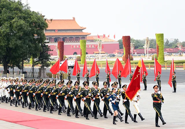 Lễ đón trọng thể Thủ tướng Nguyễn Xuân Phúc tại Đại Lễ đường Nhân dân Trung Quốc - Ảnh 4.