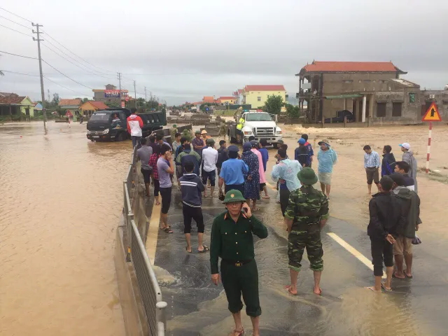 Thiệt hại lớn do mưa lũ miền Trung - Tây Nguyên vì còn chủ quan - Ảnh 1.