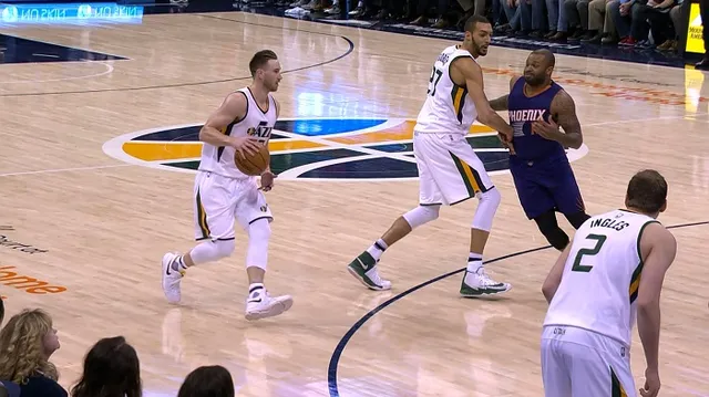 Hayward và Gobert cứu nguy cho Utah Jazz - Ảnh 6.