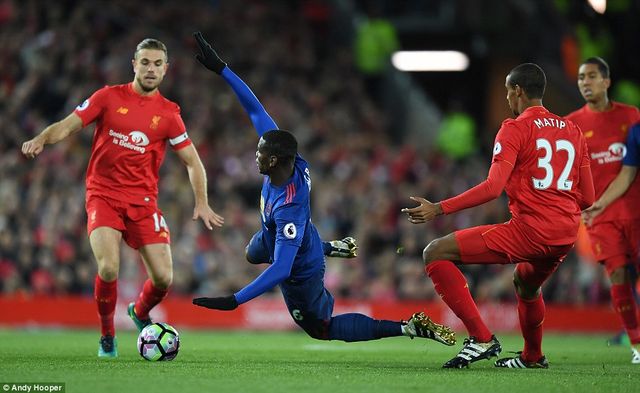 Pogba nhận bão gạch đá sau màn trình diễn tệ hại trước Liverpool - Ảnh 1.