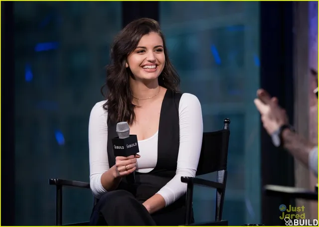 Rebecca Black trải lòng về hit “thảm họa” Friday năm nào - Ảnh 1.