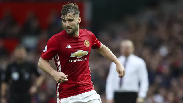 Mourinho mở cửa cho Luke Shaw, Schneiderlin - Ảnh 2.