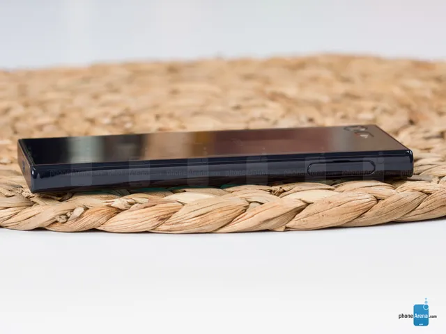 Cận cảnh Sony Xperia X Compact mới ra mắt với giá 500 USD - Ảnh 8.