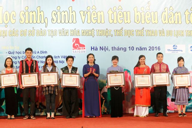 Tuyên dương giáo viên, học sinh, sinh viên, VĐV dân tộc thiểu số tiêu biểu năm 2016 - Ảnh 15.