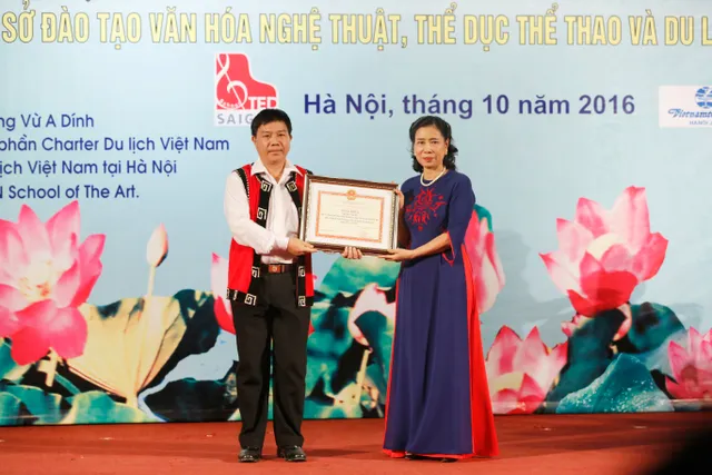 Tuyên dương giáo viên, học sinh, sinh viên, VĐV dân tộc thiểu số tiêu biểu năm 2016 - Ảnh 16.