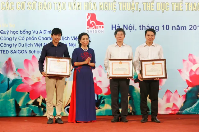 Tuyên dương giáo viên, học sinh, sinh viên, VĐV dân tộc thiểu số tiêu biểu năm 2016 - Ảnh 19.