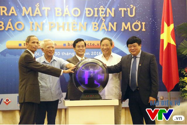 Thế giới và Việt Nam ra mắt báo điện tử và báo in phiên bản mới - Ảnh 1.
