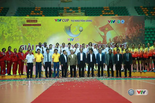 Ảnh: Những khoảnh khắc ấn tượng trong Lễ bế mạc VTV Cup 2016 - Tôn Hoa Sen - Ảnh 19.