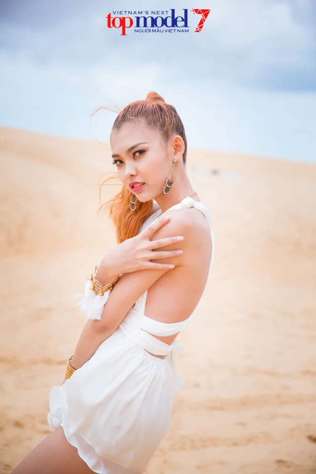 Chân dài Next Top Model 2016 nóng bỏng trên đồi cát Phan Thiết - Ảnh 11.