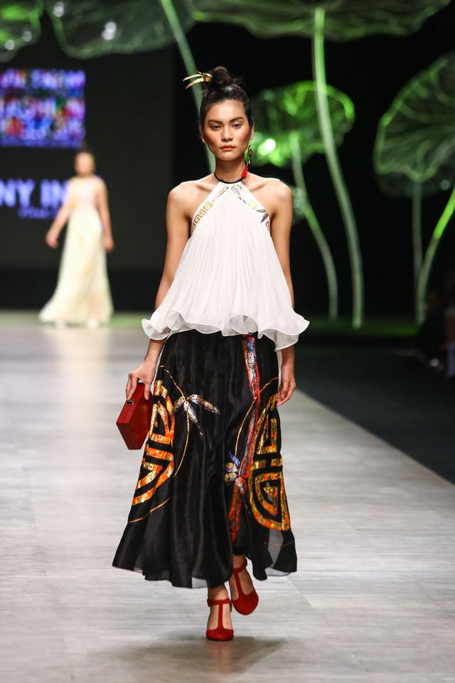 Tuần lễ thời trang quốc tế Việt Nam: Thổi hồn dân tộc vào thời trang cao cấp - Ảnh 5.