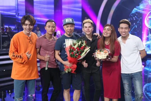 Vietnam Idol: Nhạc sĩ Huy Tuấn đón sinh nhật cùng top 3 trước Gala 9 - Ảnh 7.