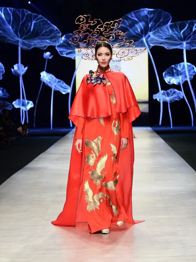Tuần lễ thời trang quốc tế Việt Nam: Thổi hồn dân tộc vào thời trang cao cấp - Ảnh 3.