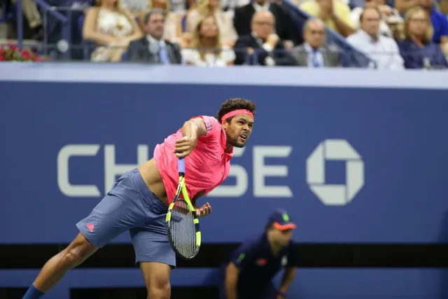 US Open 2016: Tsonga chấn thương, Djokovic nhẹ nhàng vào bán kết - Ảnh 2.