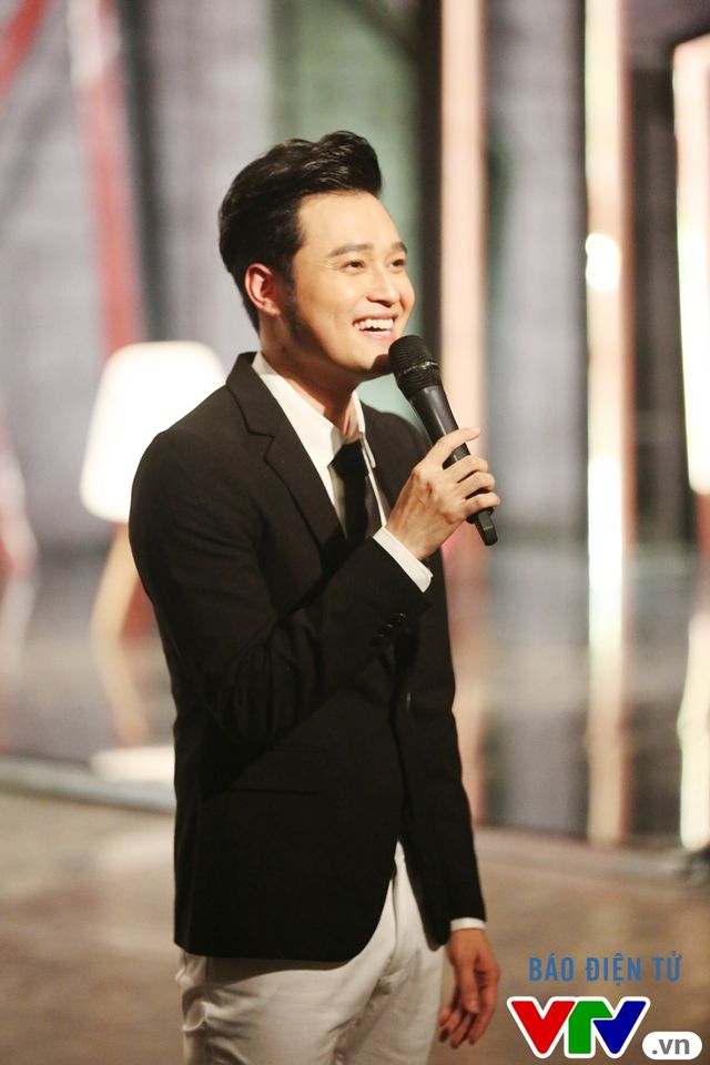 Muôn màu showbiz: Quang Vinh đãi fan Hà Nội với loạt hit cũ - Ảnh 1.