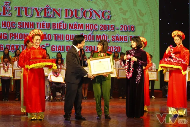 Tuyên dương 252 nhà giáo, học sinh tiêu biểu năm học 2015-2016 - Ảnh 1.