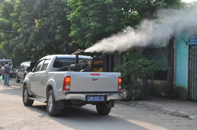 Hà Nội đẩy mạnh hoạt động chống dịch sốt xuất huyết, Zika lan rộng - Ảnh 1.