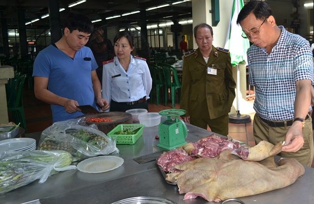 Xe kiểm nghiệm nhanh thực phẩm có gì đặc biệt? - Ảnh 1.