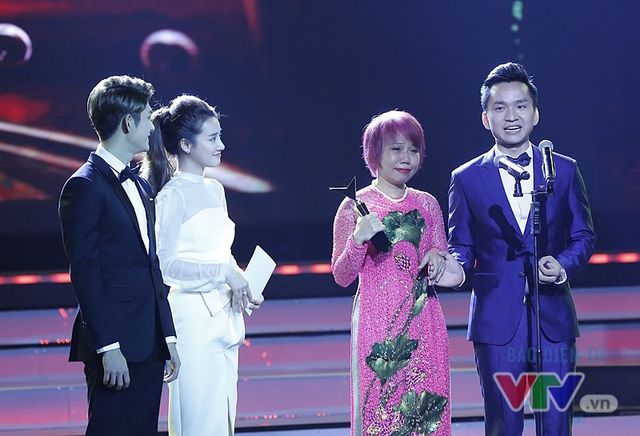 MC Hạnh Phúc: Giải thưởng ở VTV Awards không phải dành cho người chiến thắng - Ảnh 1.