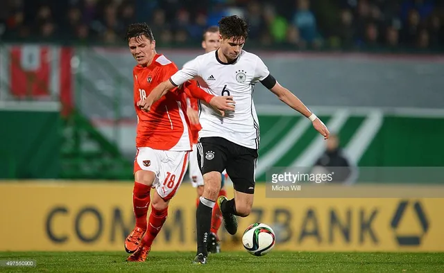 Julian Weigl (trắng) thi đấu rất chững chạc trong màu áo Dortmund mùa vừa qua Julian Weigl (trắng) thi đấu rất chững chạc trong màu áo Dortmund mùa vừa qua